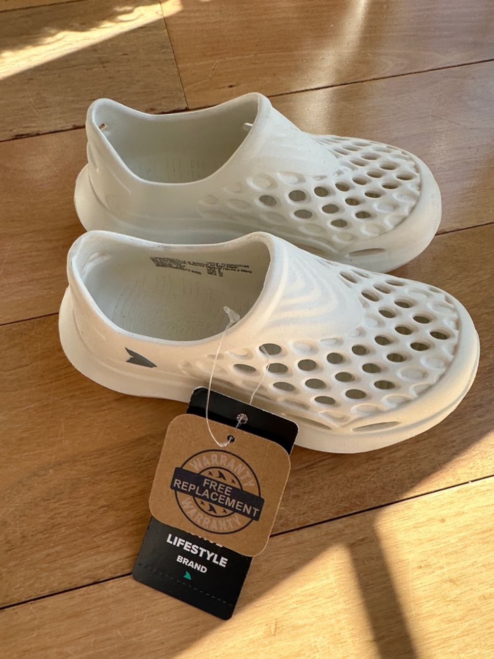 Rugged Shark Toddler White Washable Water-Friendly Shoe Size 8